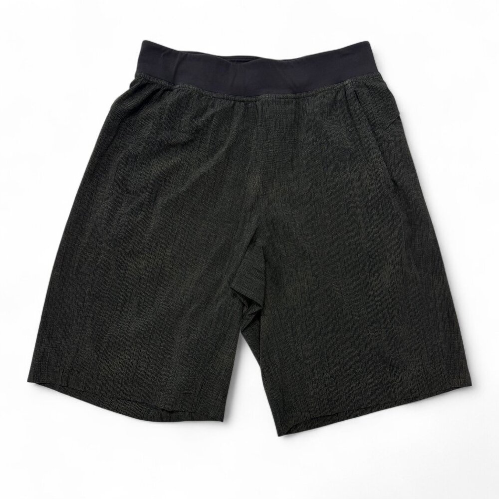 Lululemon Shorts Mens Small Yoga Athletic Stretch 11" Inseam Unlined Green Black